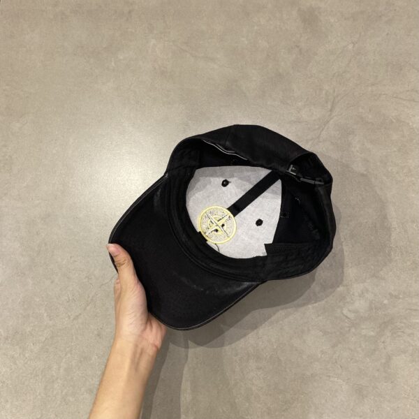 CAPS BLACK STONE