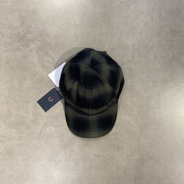 CAPS TARTAN FRED PERRY
