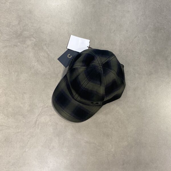 CAPS TARTAN FRED PERRY